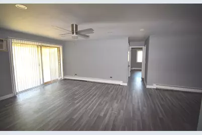 9S120 Lake Drive #201, Willowbrook, IL 60527 - Photo 2