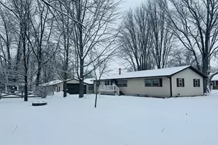 107 E South St, Mansfield, IL 61854 - Photo 2