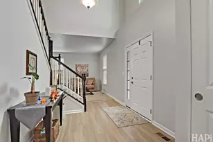 1798 Newberry Ln, Hoffman Estates, IL 60192 - Photo 2