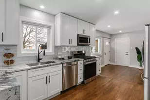 7225 N East Prairie Rd, Lincolnwood, IL 60712 - Photo 10