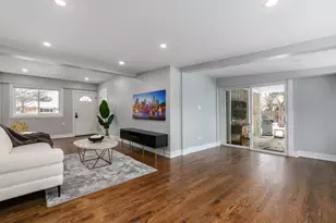 7225 N East Prairie Rd, Lincolnwood, IL 60712 - Photo 12