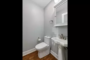 7225 N East Prairie Rd, Lincolnwood, IL 60712 - Photo 16