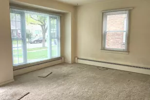 1374 Kenilworth Dr, Calumet City, IL 60409 - Photo 2