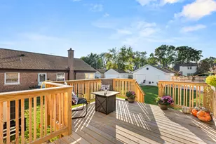 8464 Gross Point Rd, Skokie, IL 60077 - Photo 32