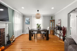 8464 Gross Point Rd, Skokie, IL 60077 - Photo 6