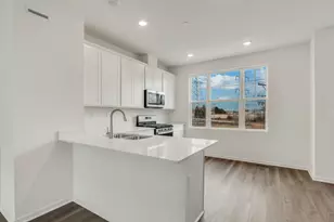 565 Yosemite Wy, Mundelein, IL 60060 - Photo 4