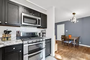 211 Edgebrook Dr, Champaign, IL 61820 - Photo 10