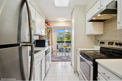 600 Naples Court #107, Glenview, IL 60025 - Photo 4