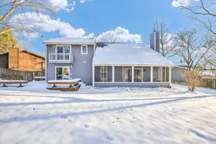 4 Genevieve Ln, Champaign, IL 61822 - Photo 2