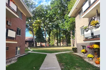 7402 W 111th Street #111, Worth, IL 60482 - Photo 6