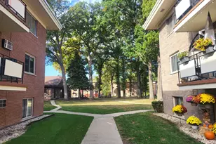 7402 W 111th St, Worth, IL 60482 - Photo 6