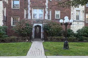 10905 S Longwood Dr, Chicago, IL 60643 - Photo 2