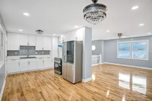 7031 Glenwood Ln, Hanover Park, IL 60133 - Photo 8