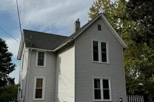 40 S Walkup Ave, Crystal Lake, IL 60014 - Photo 2