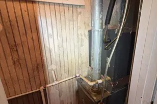 391 E Kensington Ave, Chicago, IL 60628 - Photo 18