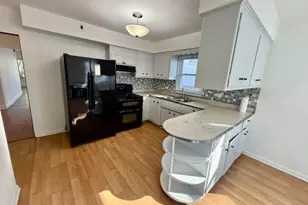 2723 W 98th St, Evergreen Park, IL 60805 - Photo 4