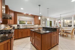 1272 Sandhurst Dr, Buffalo Grove, IL 60089 - Photo 10