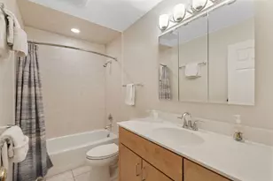 1272 Sandhurst Dr, Buffalo Grove, IL 60089 - Photo 20