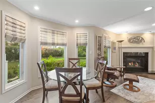 1272 Sandhurst Dr, Buffalo Grove, IL 60089 - Photo 8