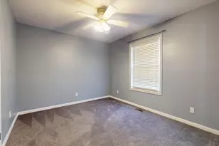 1913 E Newport Dr, Urbana, IL 61802 - Photo 8