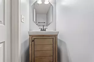 610 Four Seasons Blvd, Aurora, IL 60504 - Photo 6