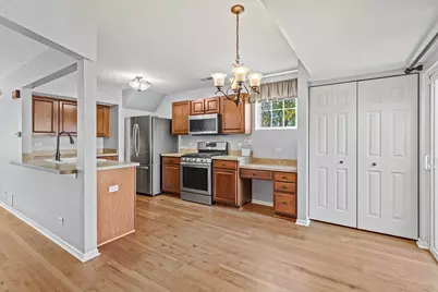 610 Four Seasons Boulevard, Aurora, IL 60504 - Photo 4