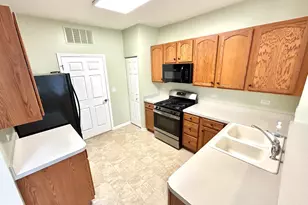 21253 Legion Lake Ct, Crest Hill, IL 60403 - Photo 14