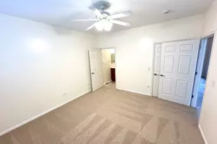 21253 Legion Lake Ct, Crest Hill, IL 60403 - Photo 10