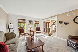 2306 Hanscom Ct, Schaumburg, IL 60193 - Photo 8