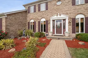 2306 Hanscom Ct, Schaumburg, IL 60193 - Photo 2