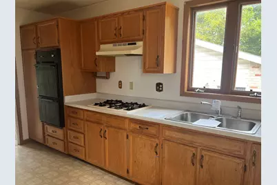 565 Northwestern Avenue, South Beloit, IL 61080 - Photo 10