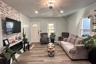 131 N Kendall St, Aurora, IL 60505 - Photo 4