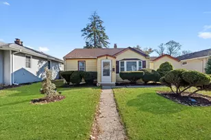 25 S Hudson St, Westmont, IL 60559 - Photo 2