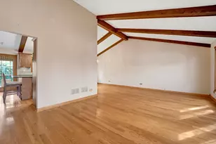 823 N Harrow Ct, Addison, IL 60101 - Photo 6