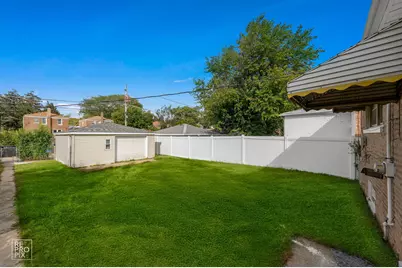 9134 S Marquette Avenue, Chicago, IL 60617 - Photo 18