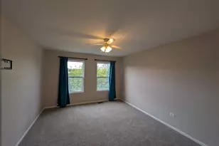 671 Fieldcrest Dr, South Elgin, IL 60177 - Photo 8