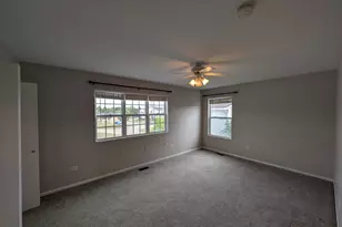 671 Fieldcrest Dr, South Elgin, IL 60177 - Photo 6