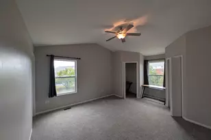 671 Fieldcrest Dr, South Elgin, IL 60177 - Photo 10