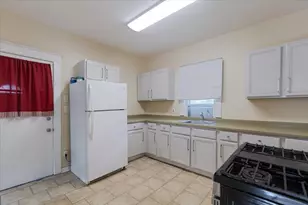 710 S Martin Luther King Jr Ave, Waukegan, IL 60085 - Photo 18