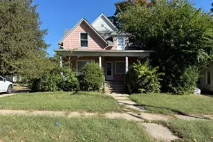 430 Shaw St, Rockford, IL 61104 - Photo 2