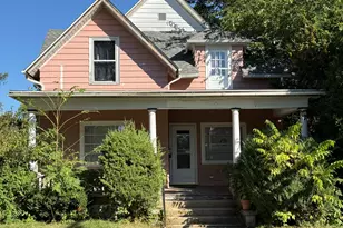 430 Shaw St, Rockford, IL 61104 - Photo 1