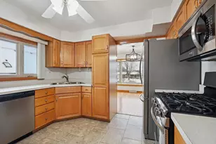 518 E Niagara Ave, Schaumburg, IL 60193 - Photo 6