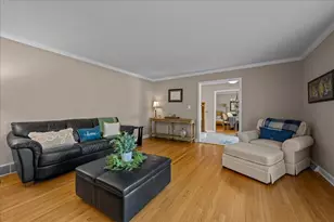 1221 N Loomis St, Naperville, IL 60563 - Photo 10