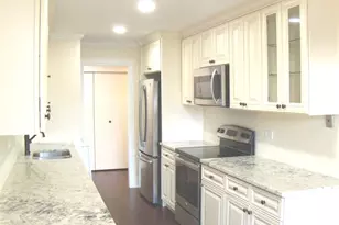 125 Acacia Cir, Indian Head Park, IL 60525 - Photo 8