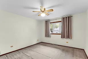 9221 Raymond Ave, Oak Lawn, IL 60453 - Photo 12