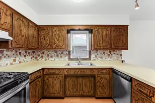 9221 Raymond Ave, Oak Lawn, IL 60453 - Photo 4