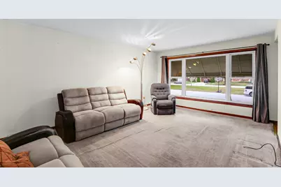 9221 Raymond Avenue, Oak Lawn, IL 60453 - Photo 8