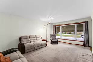 9221 Raymond Ave, Oak Lawn, IL 60453 - Photo 8