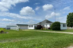 82 N 23rd Rd, Peru, IL 61354 - Photo 1