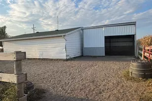 82 N 23rd Rd, Peru, IL 61354 - Photo 12